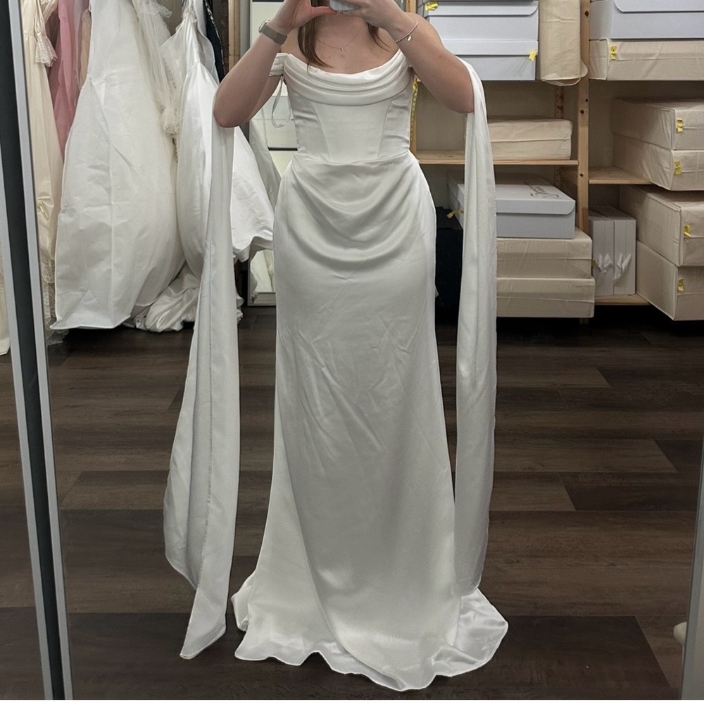 Ava Renhue Wedding Dress - Picture 6 of 9